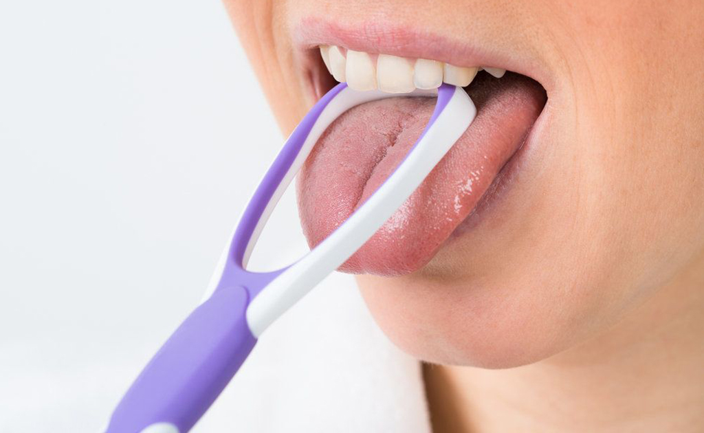 নিঃশ্বাস অথবা মুখে দুর্গন্ধ দূর করার ৯টি কার্যকরী উপায়!